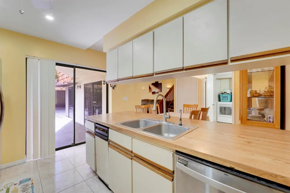 8389 Coral Circle North Lauderdale, FL 33068