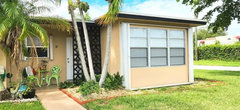 1042 NORTH DRIVE #D