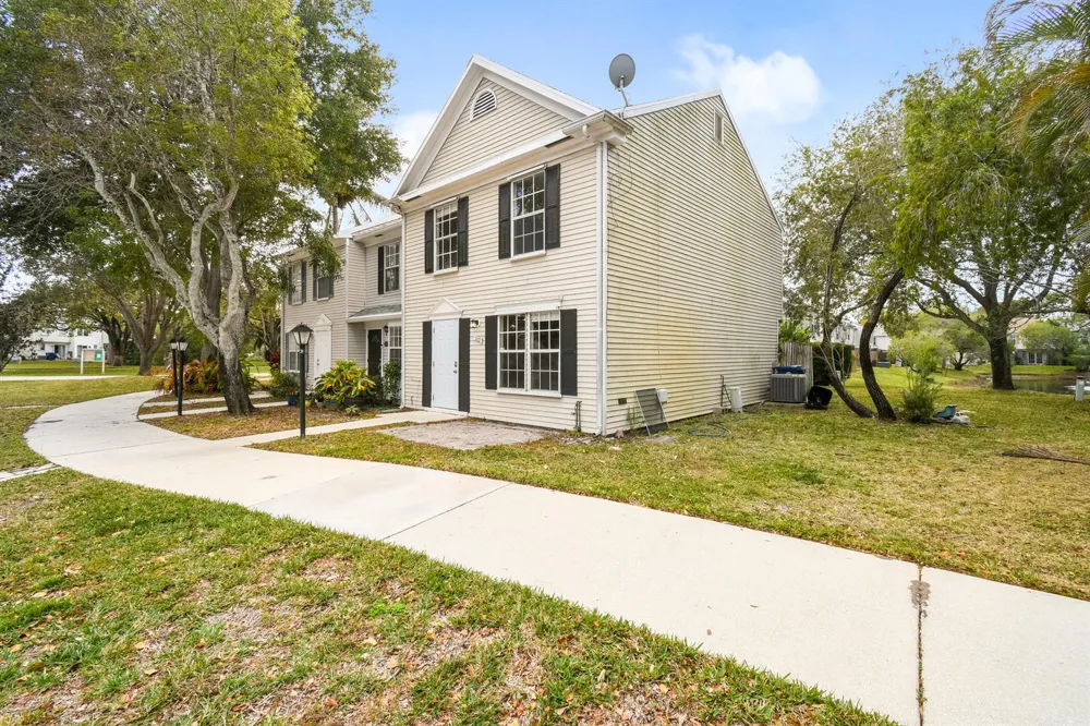 110 OLD ENGLISH COURT Jupiter, FL 33458