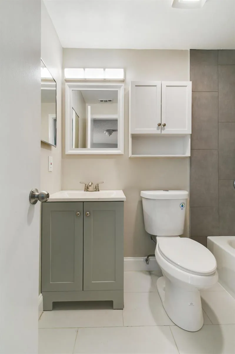 110 OLD ENGLISH COURT Jupiter, FL 33458