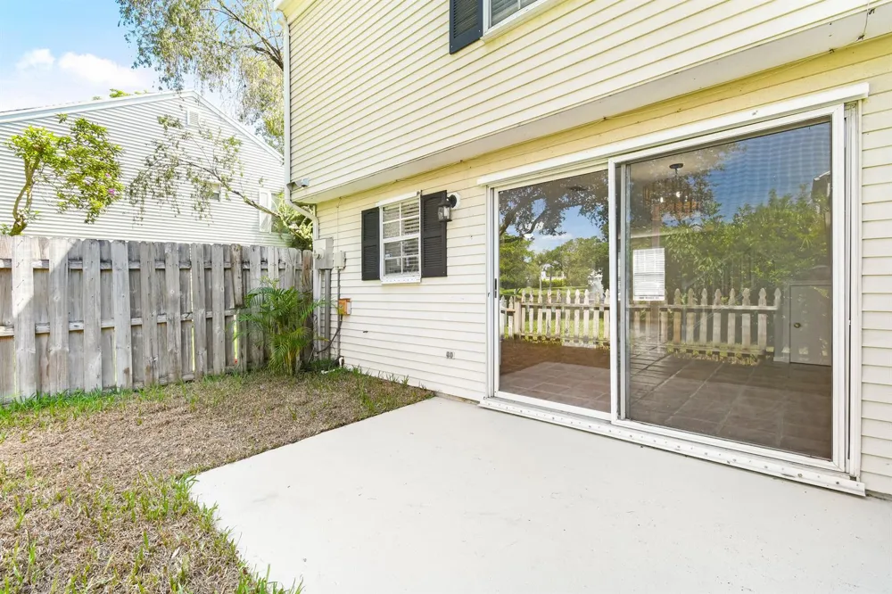 110 OLD ENGLISH COURT Jupiter, FL 33458