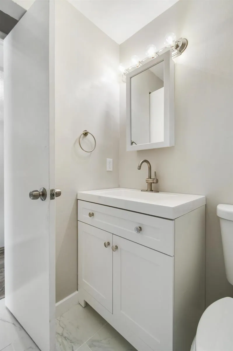 110 OLD ENGLISH COURT Jupiter, FL 33458