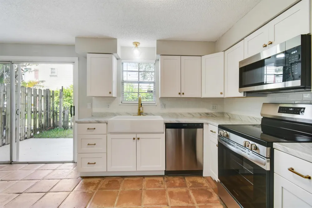 110 OLD ENGLISH COURT Jupiter, FL 33458