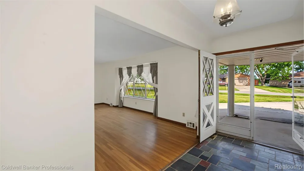 430 Spezia Drive Oxford Charter Township, MI 48371
