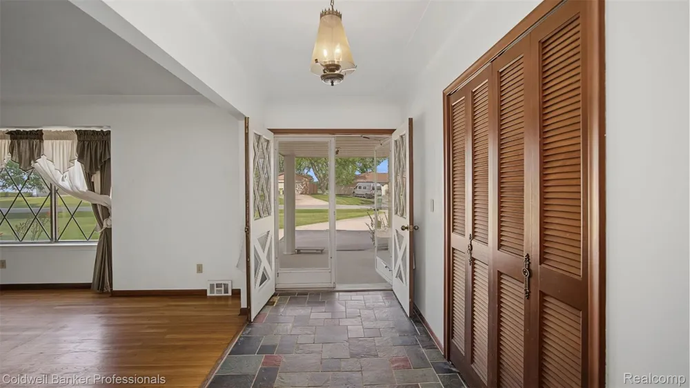 430 Spezia Drive Oxford Charter Township, MI 48371