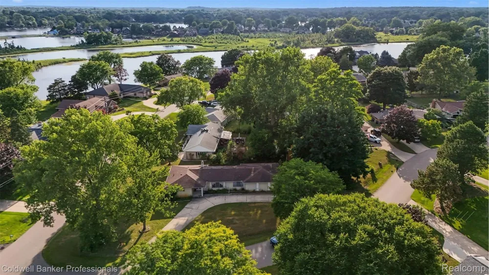 430 Spezia Drive Oxford Charter Township, MI 48371