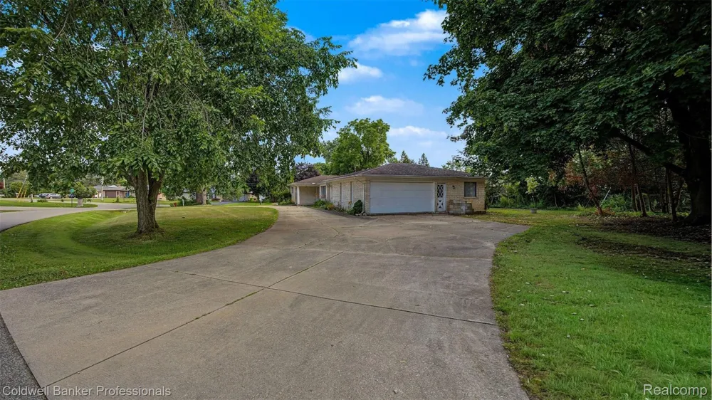 430 Spezia Drive Oxford Charter Township, MI 48371