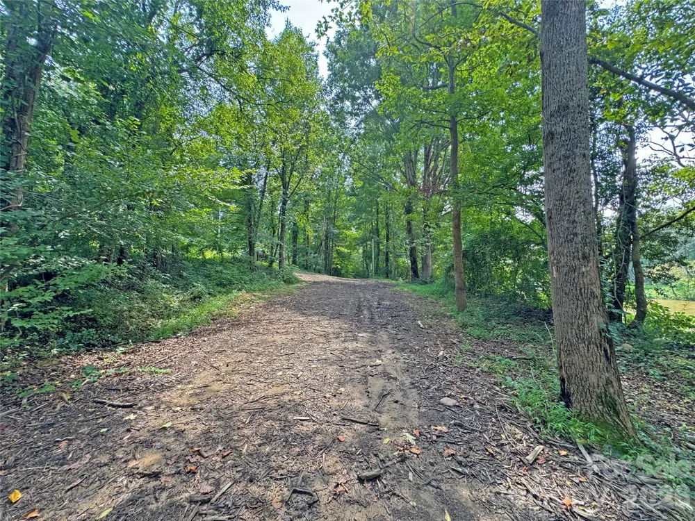 6080 River Road Hot Springs, NC 28743