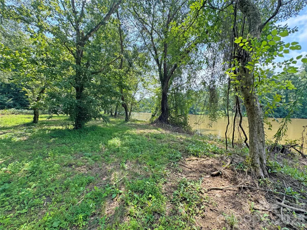 6080 River Road Hot Springs, NC 28743
