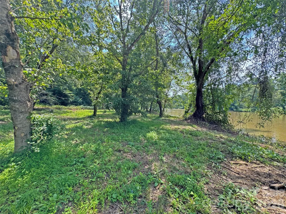 6080 River Road Hot Springs, NC 28743