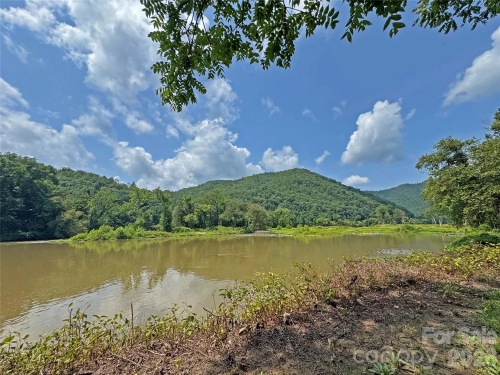 6080 River Road Hot Springs, NC 28743