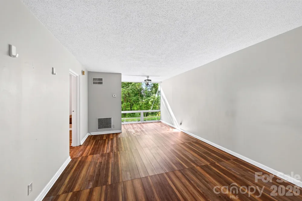 647 Town Mountain Road #105 Asheville, NC 28804