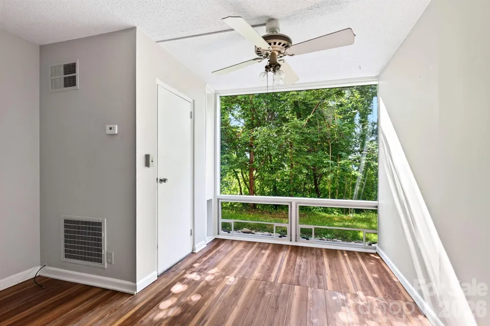 647 Town Mountain Road #105 Asheville, NC 28804