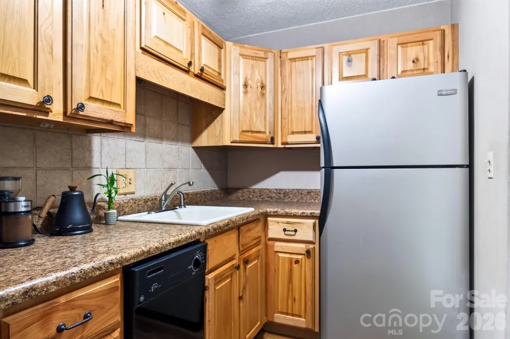 647 Town Mountain Road #105 Asheville, NC 28804