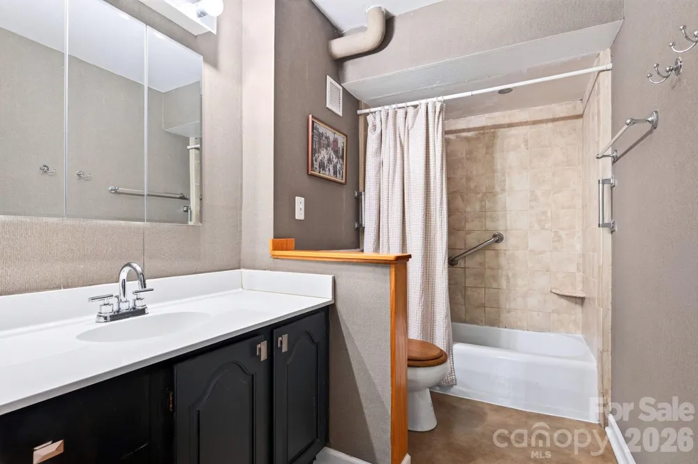 647 Town Mountain Road #105 Asheville, NC 28804