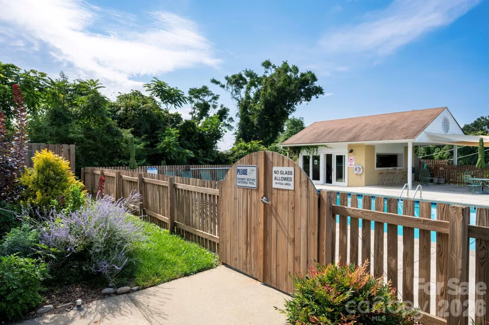 647 Town Mountain Road #105 Asheville, NC 28804