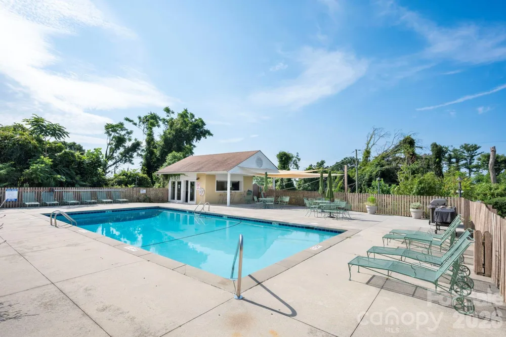 647 Town Mountain Road #105 Asheville, NC 28804