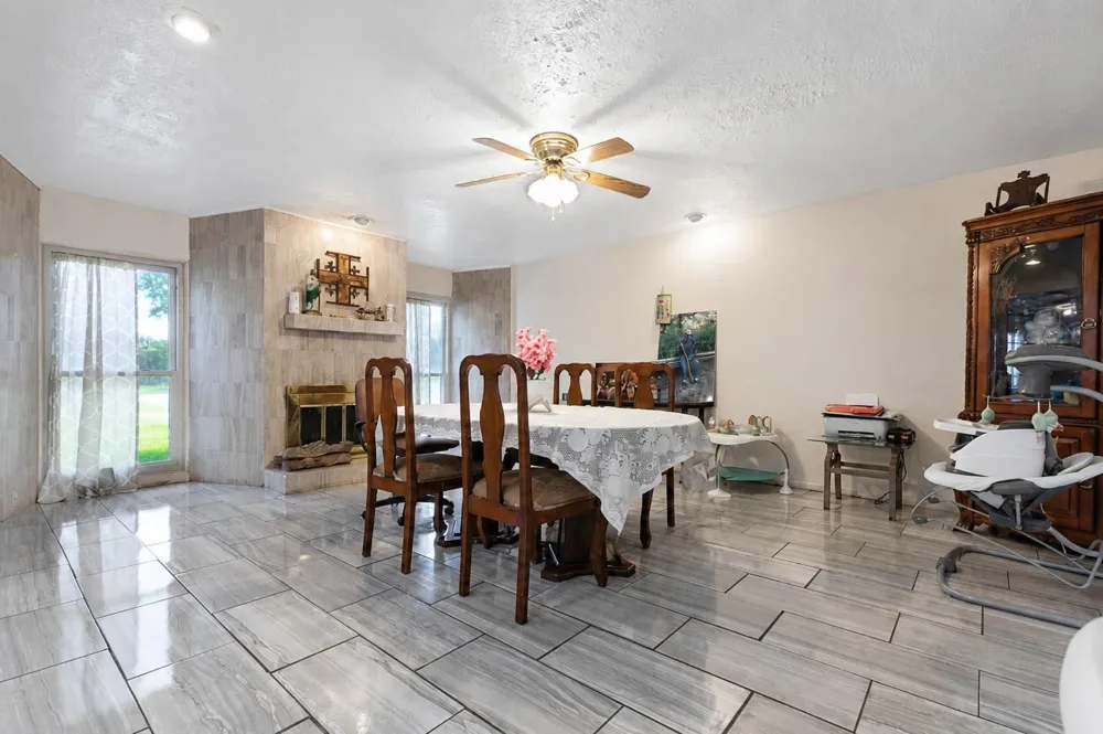 601 Westview Terrace Drive Sealy, TX 77474