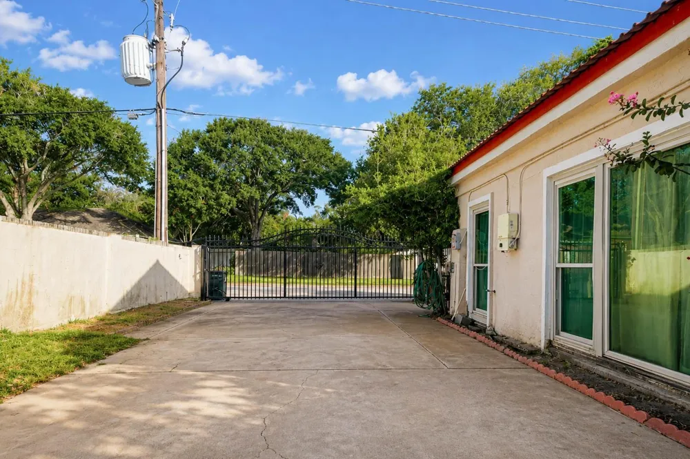 601 Westview Terrace Drive Sealy, TX 77474