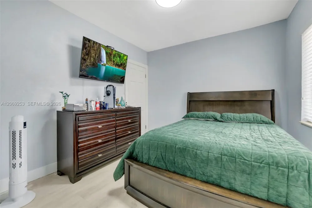 142 W 35th St Hialeah, FL 33012