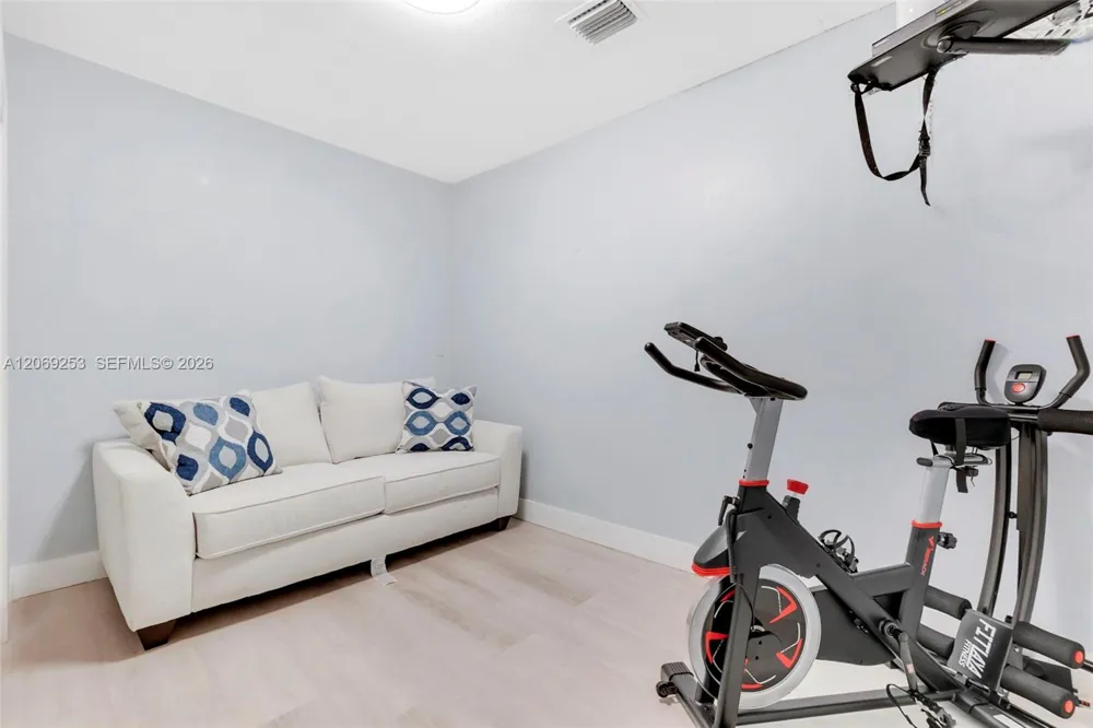 142 W 35th St Hialeah, FL 33012