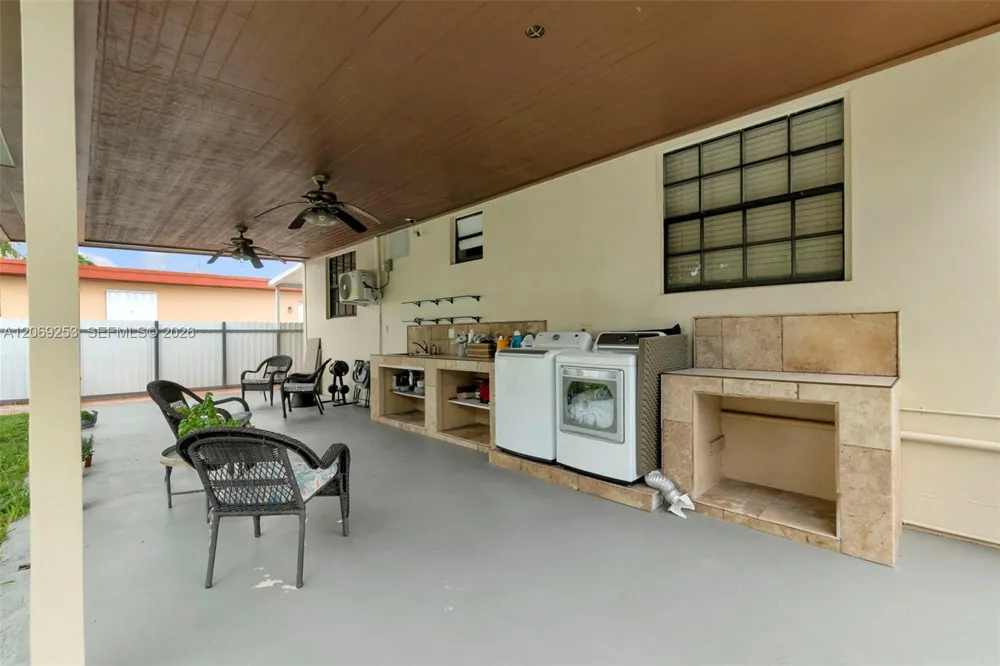 142 W 35th St Hialeah, FL 33012