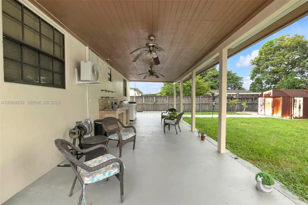 142 W 35th St Hialeah, FL 33012
