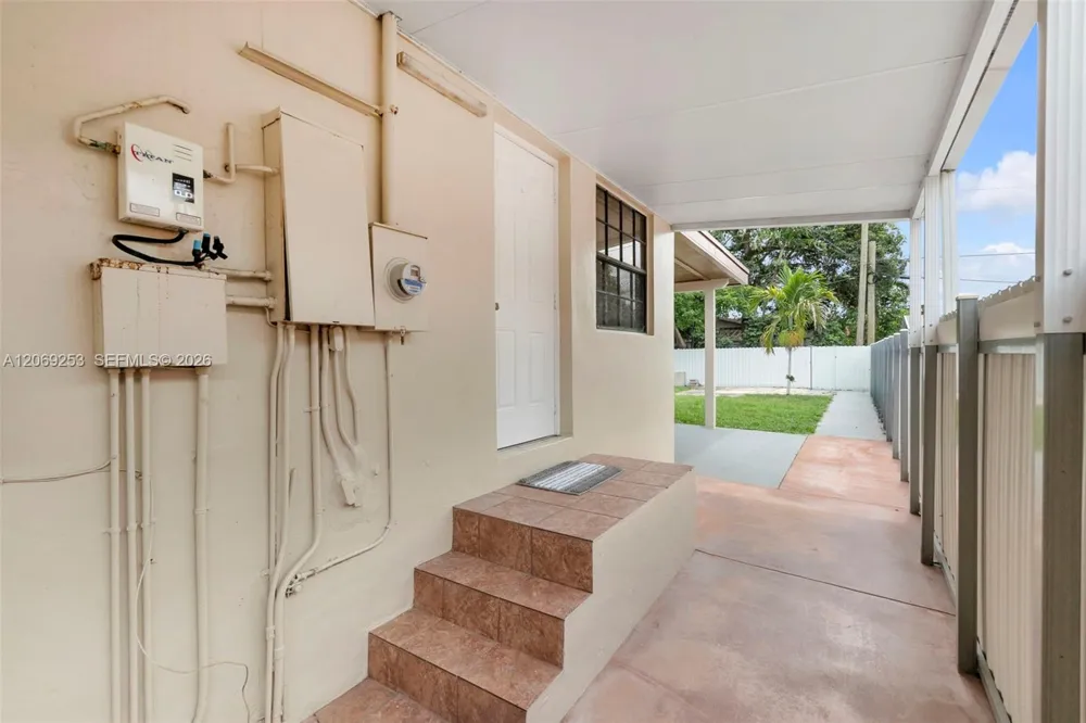 142 W 35th St Hialeah, FL 33012