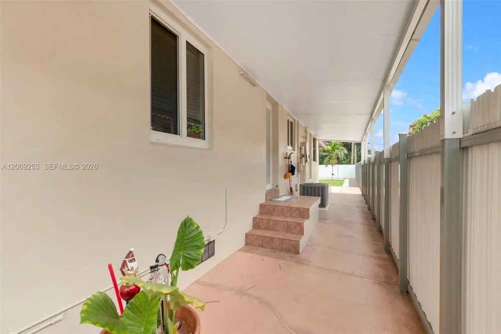 142 W 35th St Hialeah, FL 33012