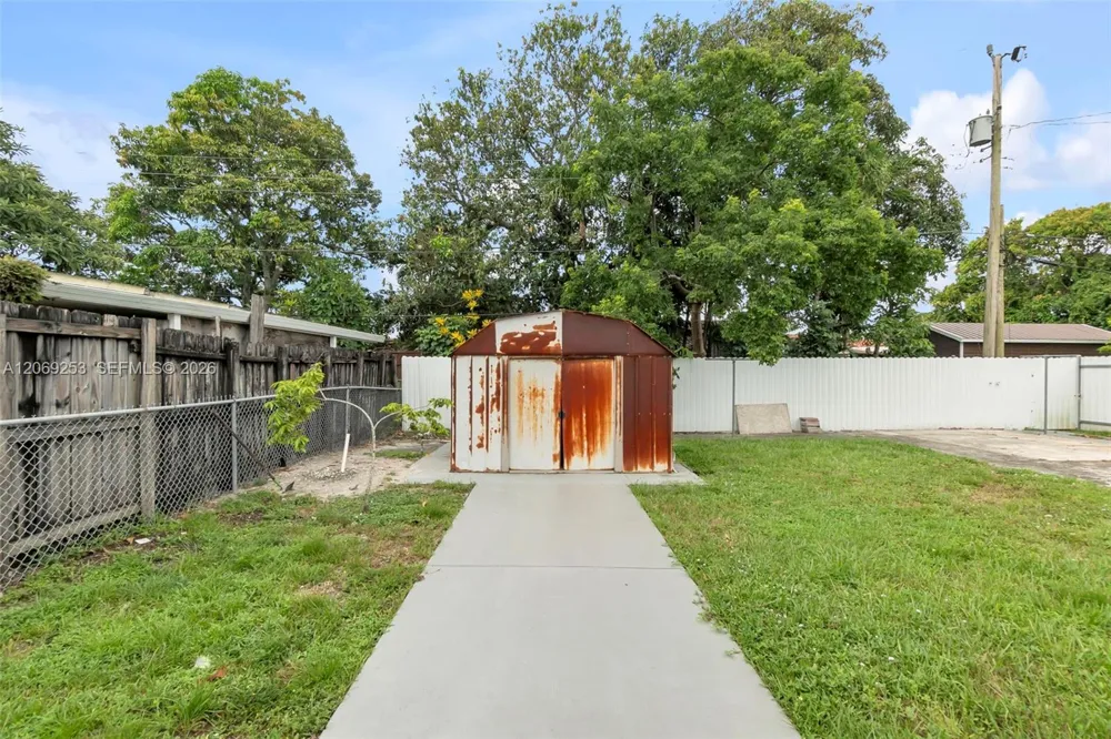 142 W 35th St Hialeah, FL 33012