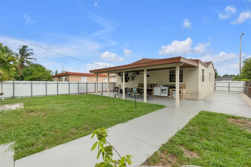 142 W 35th St Hialeah, FL 33012