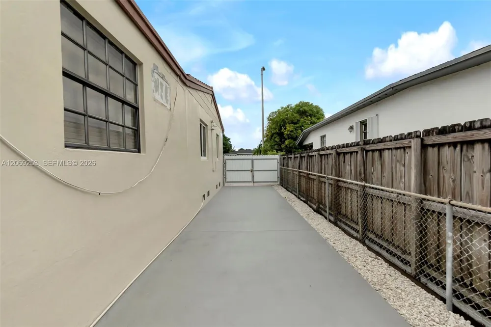 142 W 35th St Hialeah, FL 33012
