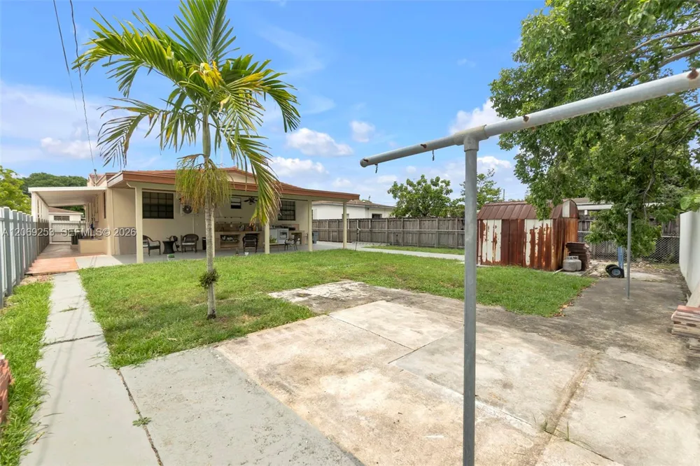 142 W 35th St Hialeah, FL 33012