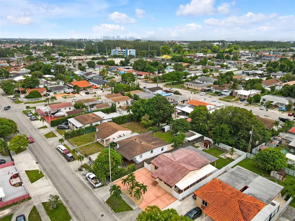 142 W 35th St Hialeah, FL 33012