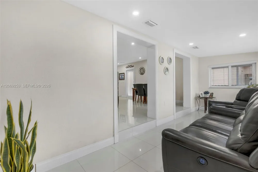 142 W 35th St Hialeah, FL 33012