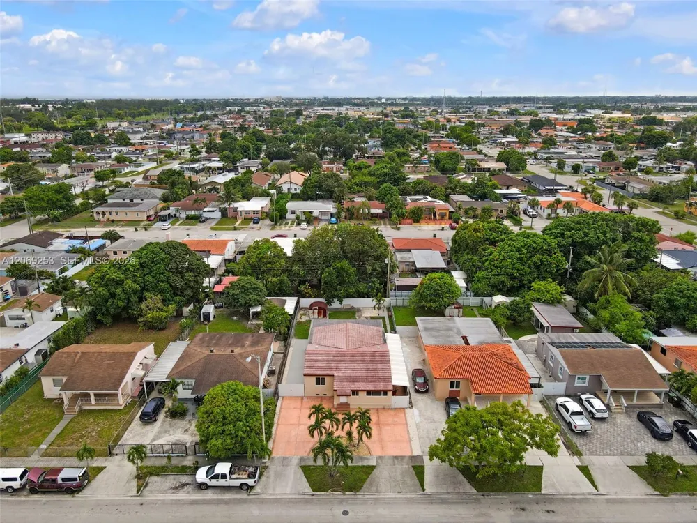 142 W 35th St Hialeah, FL 33012