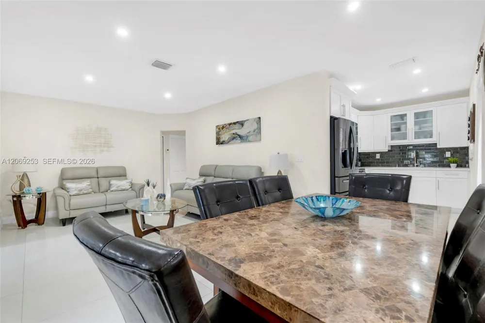 142 W 35th St Hialeah, FL 33012