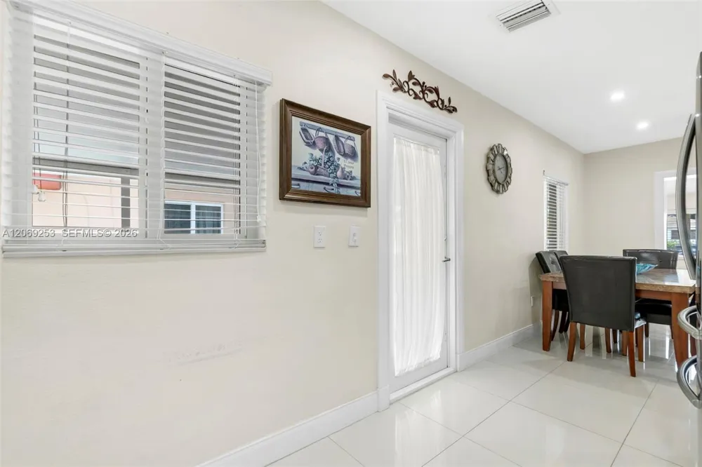 142 W 35th St Hialeah, FL 33012