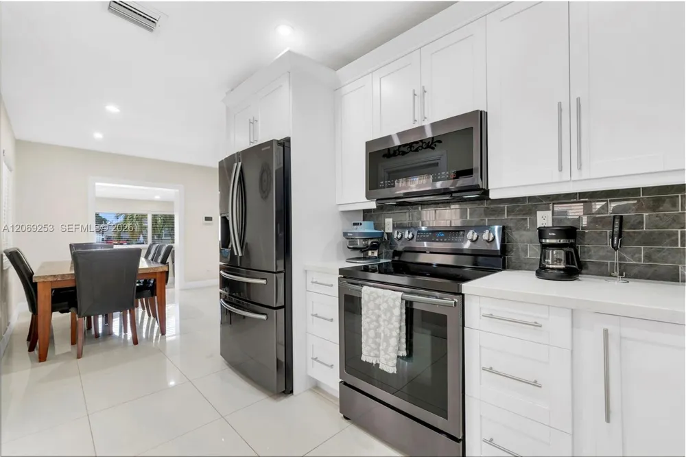 142 W 35th St Hialeah, FL 33012