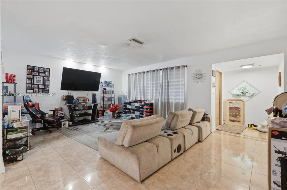7636 Alhambra Blvd Miramar, FL 33023