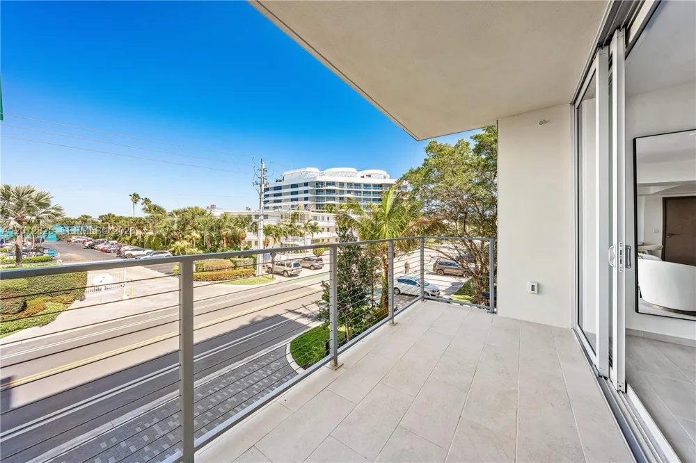 10281 W Bay Harbor Dr #201 Bay Harbor Islands, FL 33154