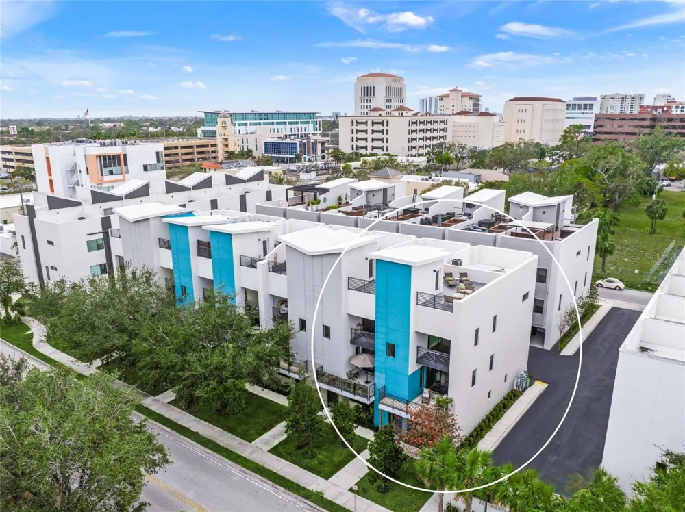 72 SCHOOL AVENUE Sarasota, FL 34237