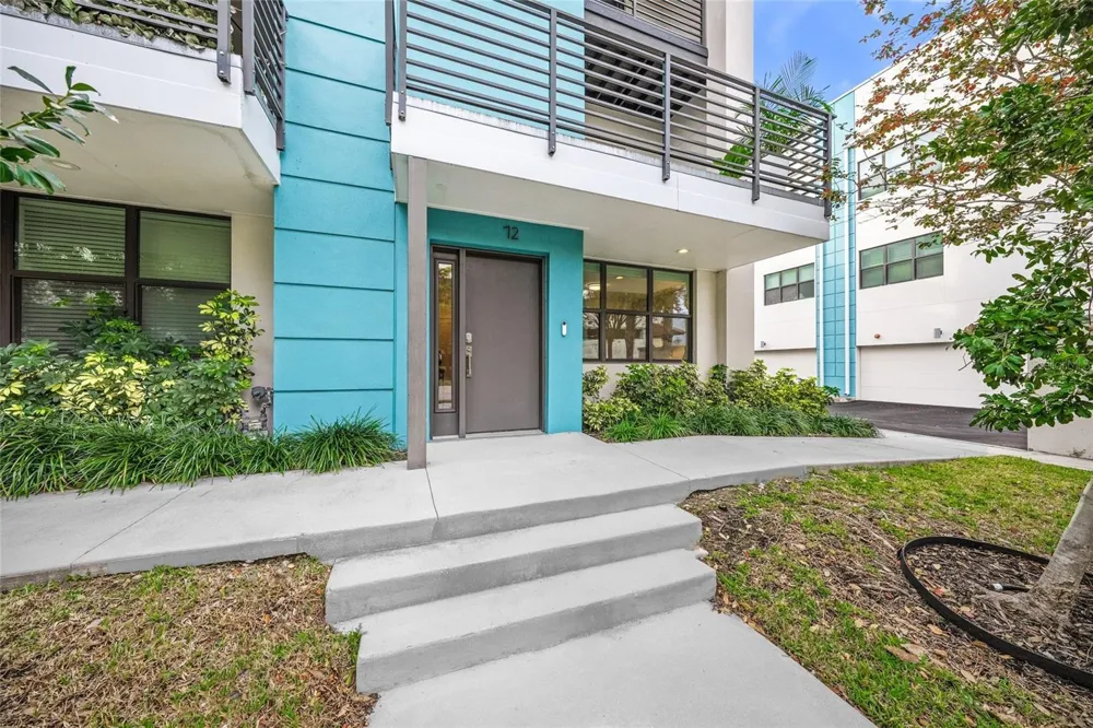 72 SCHOOL AVENUE Sarasota, FL 34237