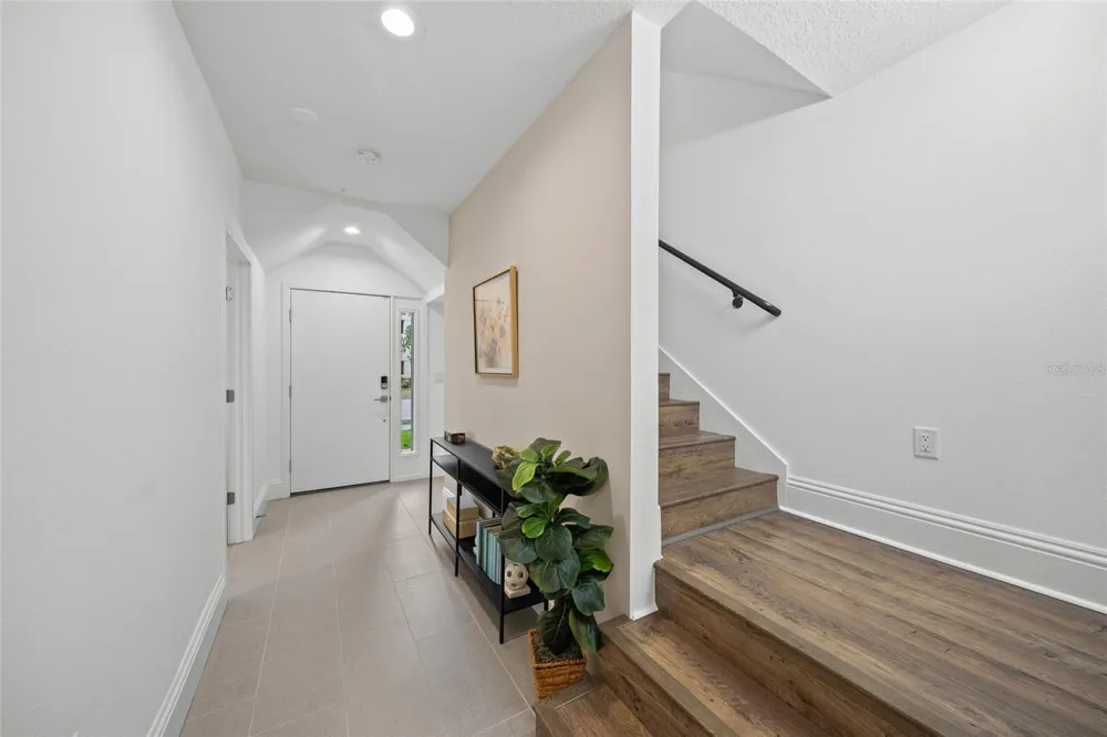 72 SCHOOL AVENUE Sarasota, FL 34237