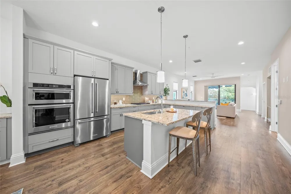 72 SCHOOL AVENUE Sarasota, FL 34237