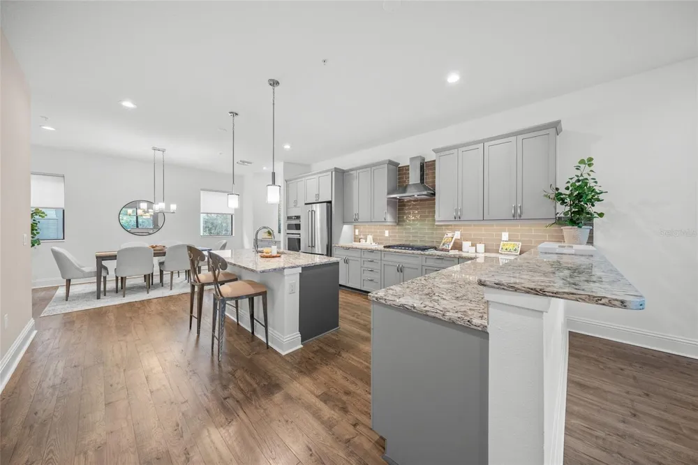 72 SCHOOL AVENUE Sarasota, FL 34237