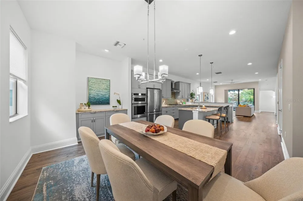 72 SCHOOL AVENUE Sarasota, FL 34237