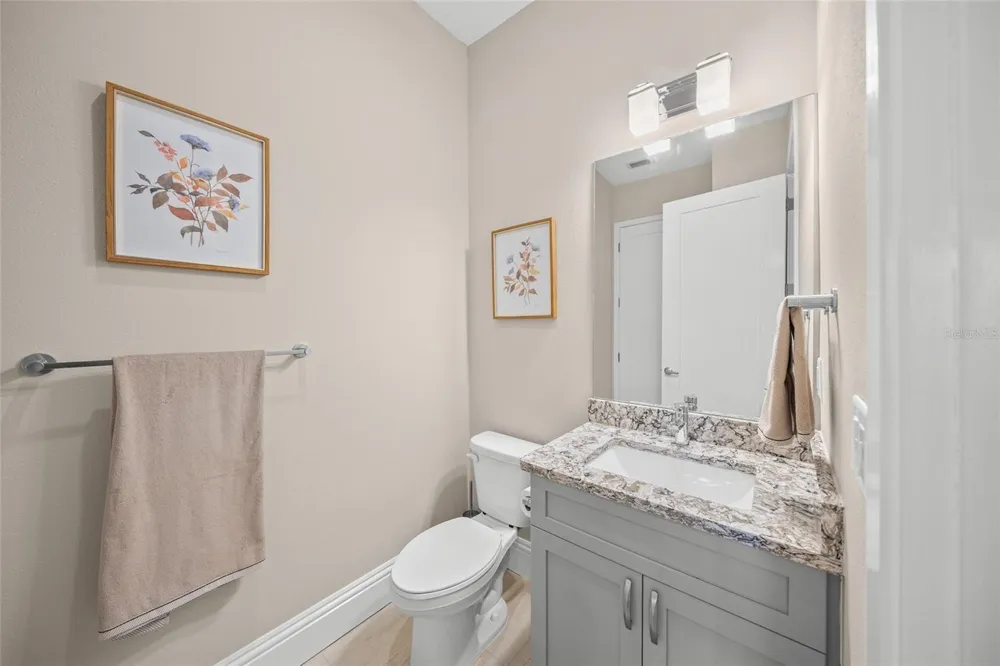 72 SCHOOL AVENUE Sarasota, FL 34237