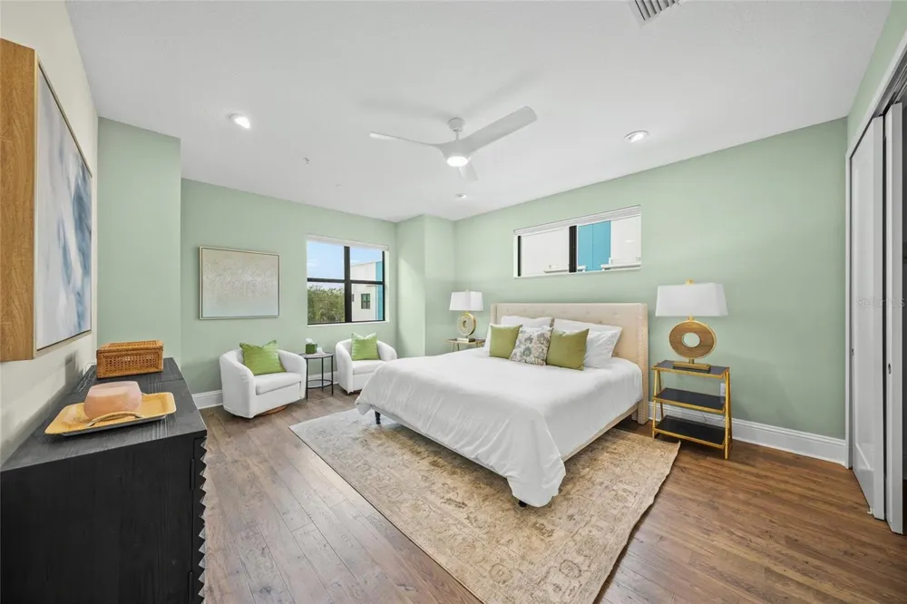 72 SCHOOL AVENUE Sarasota, FL 34237