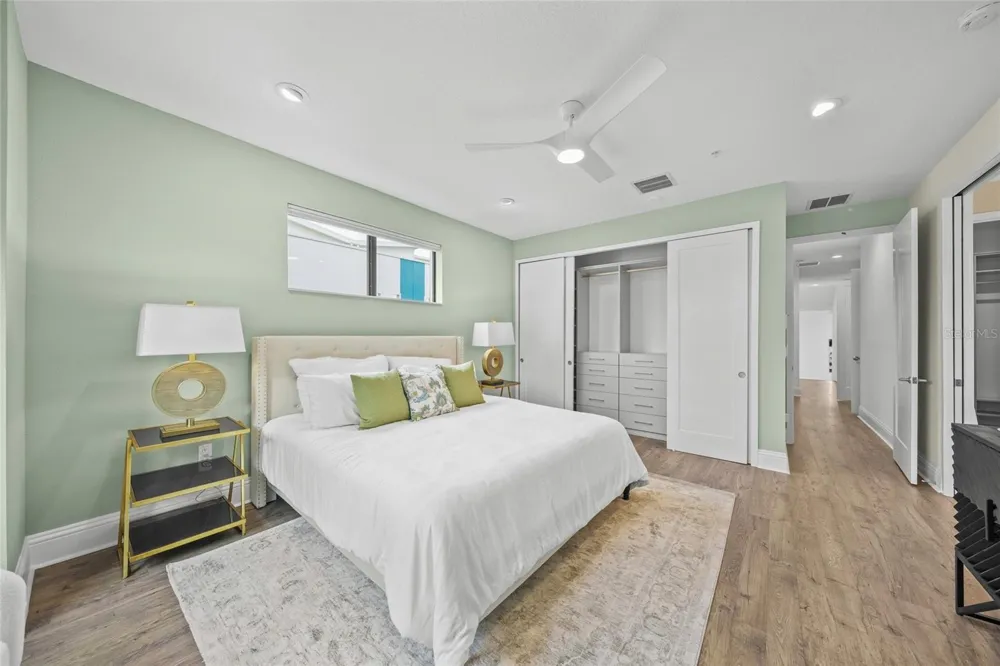 72 SCHOOL AVENUE Sarasota, FL 34237